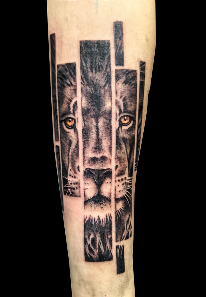 Tatuaje leon. Abbyss Zaragoza