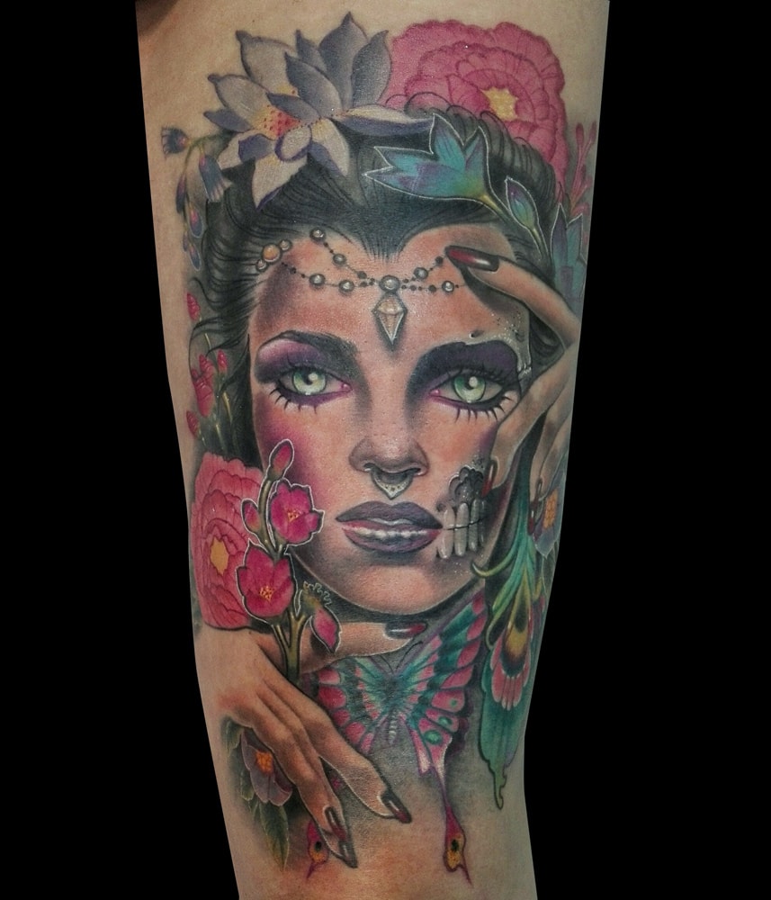 Tatuaje cara mujer a color realista. Abbyss Zaragoza